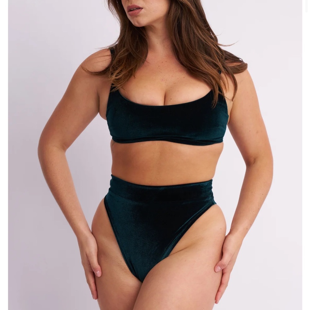 NWT Lunalae May Velvet Green Pole Top Size US 4.